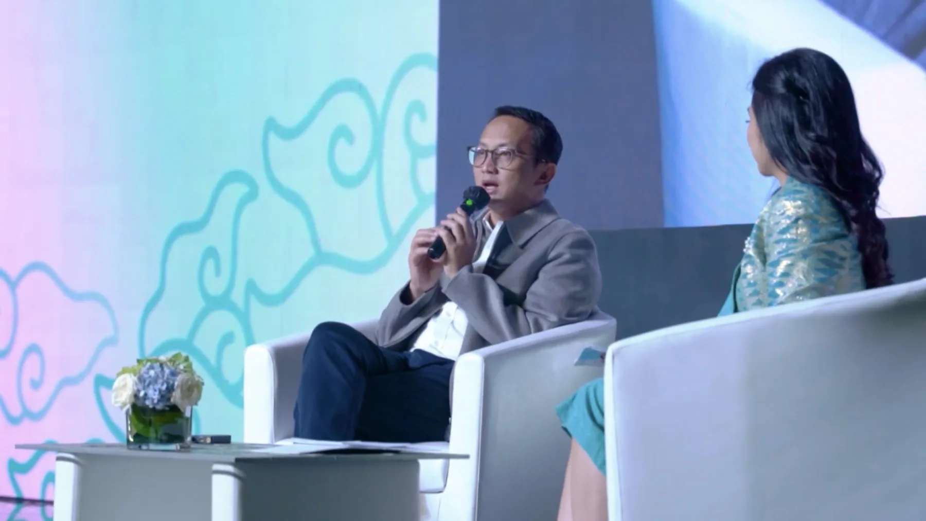 Investment speakers in a moderated discussion