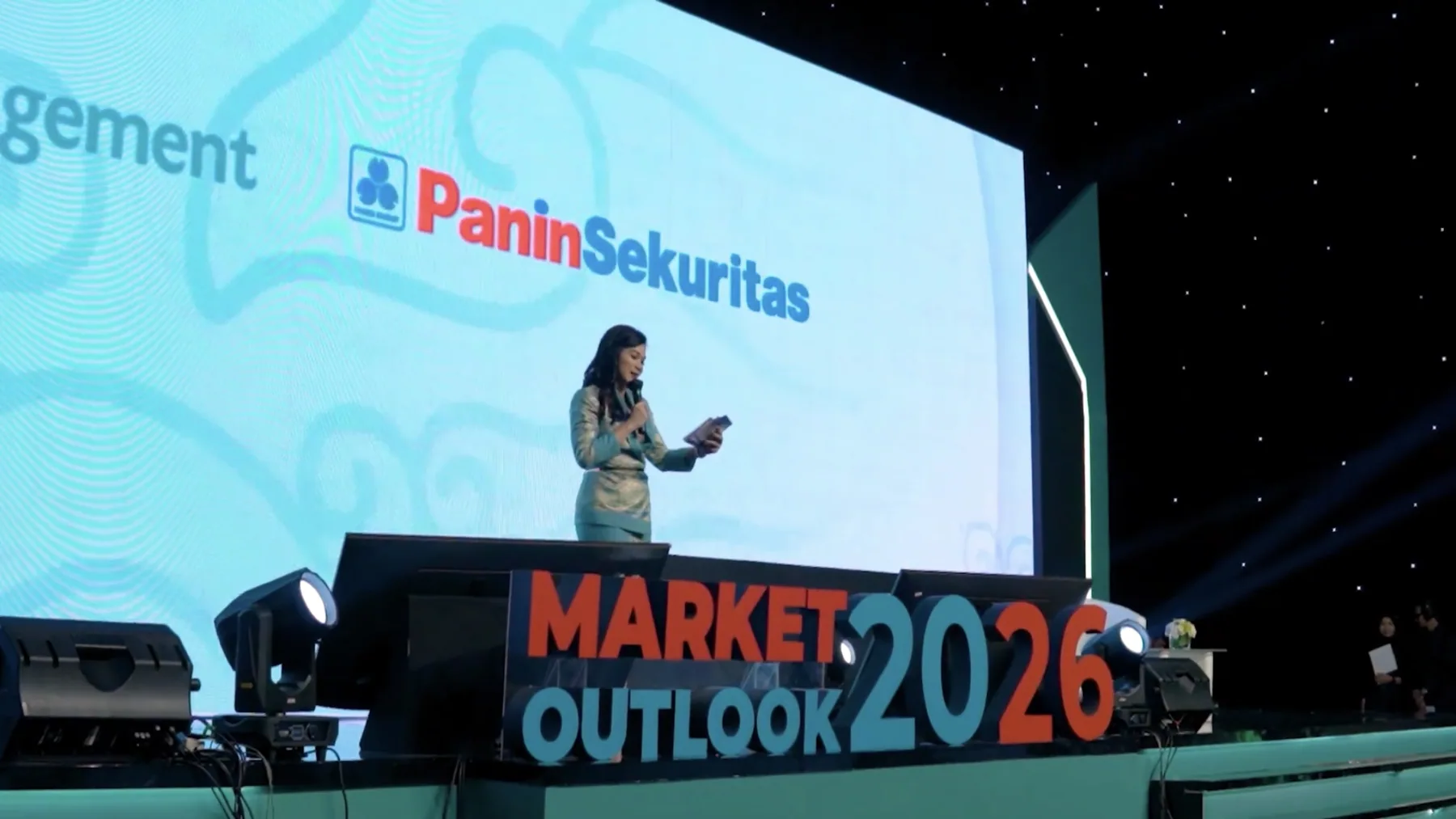 Presenter on stage during the previous Market Outlook event